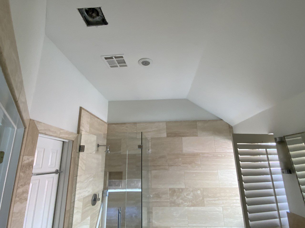 Repainted bathroom ceiling with light texture Repainted bathroom ceiling with light texture