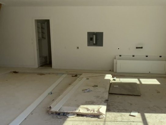 tan garage floor BEFORE new epoxy coating